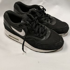 Nike Air Max 1 size 9.5 black